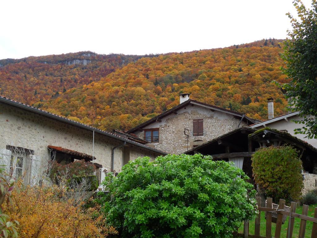 L'Estapade Des Tourelons Bed and Breakfast Saint-Jean-en-Royans Exteriör bild