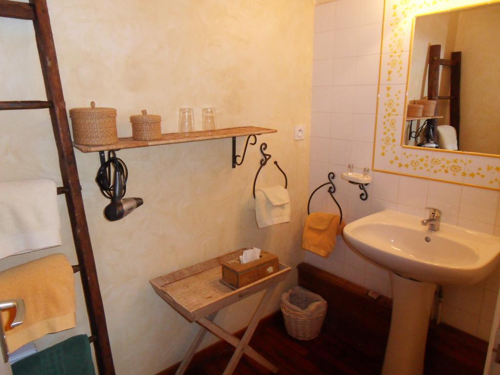 L'Estapade Des Tourelons Bed and Breakfast Saint-Jean-en-Royans Rum bild