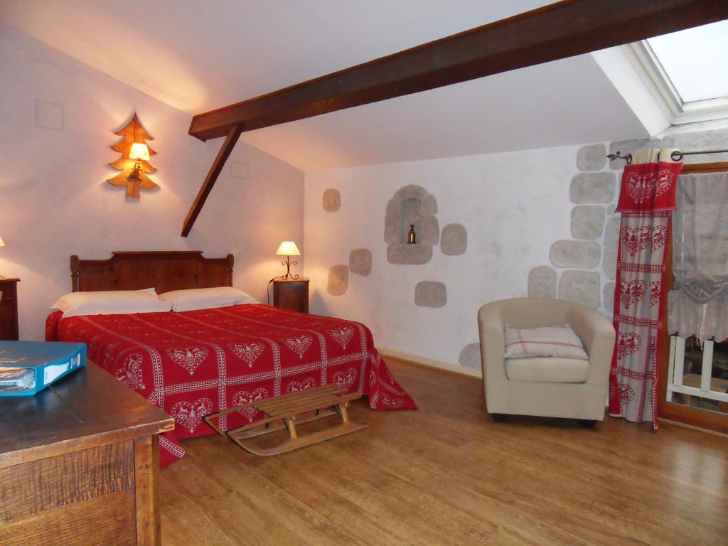 L'Estapade Des Tourelons Bed and Breakfast Saint-Jean-en-Royans Rum bild