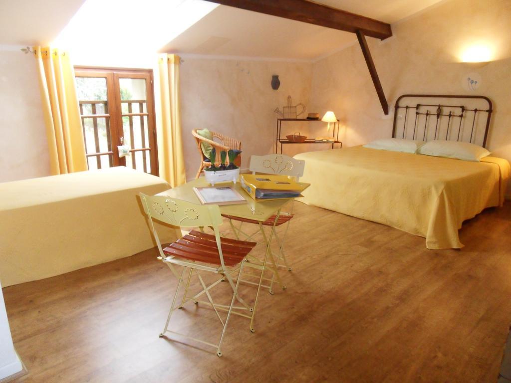 L'Estapade Des Tourelons Bed and Breakfast Saint-Jean-en-Royans Rum bild