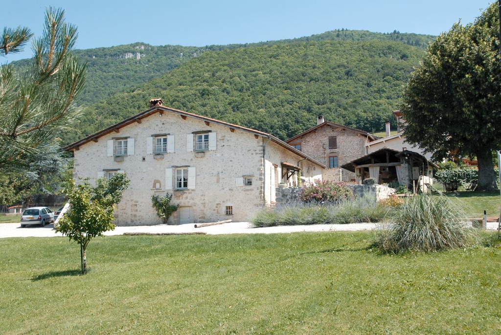 L'Estapade Des Tourelons Bed and Breakfast Saint-Jean-en-Royans Exteriör bild
