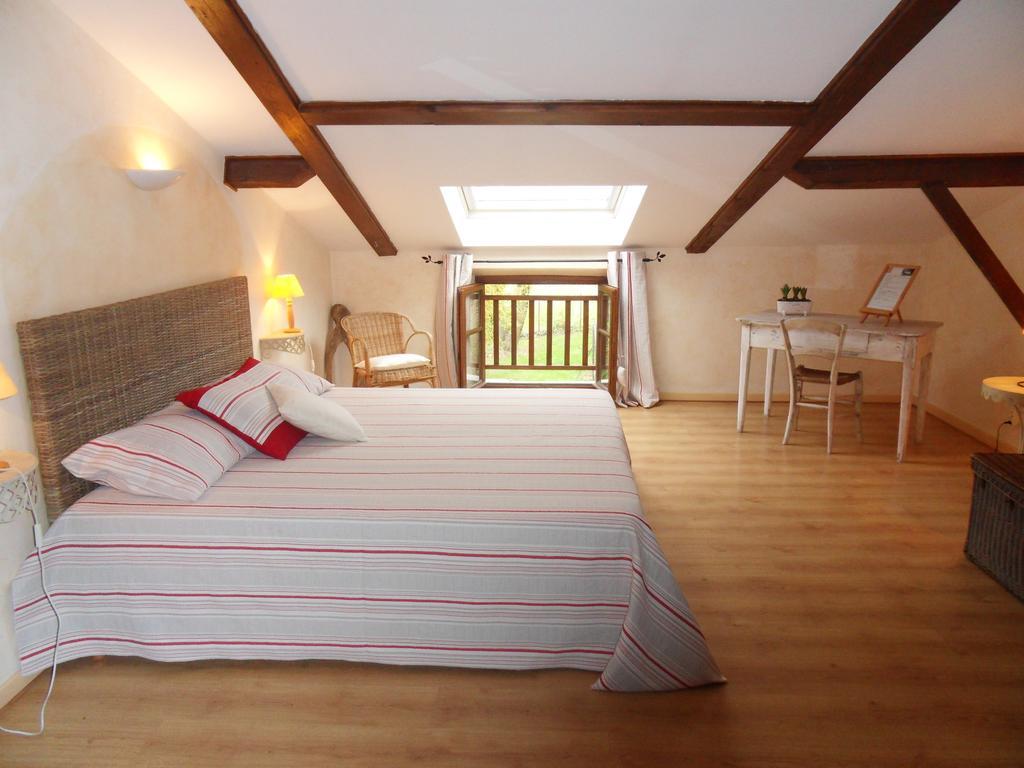 L'Estapade Des Tourelons Bed and Breakfast Saint-Jean-en-Royans Rum bild