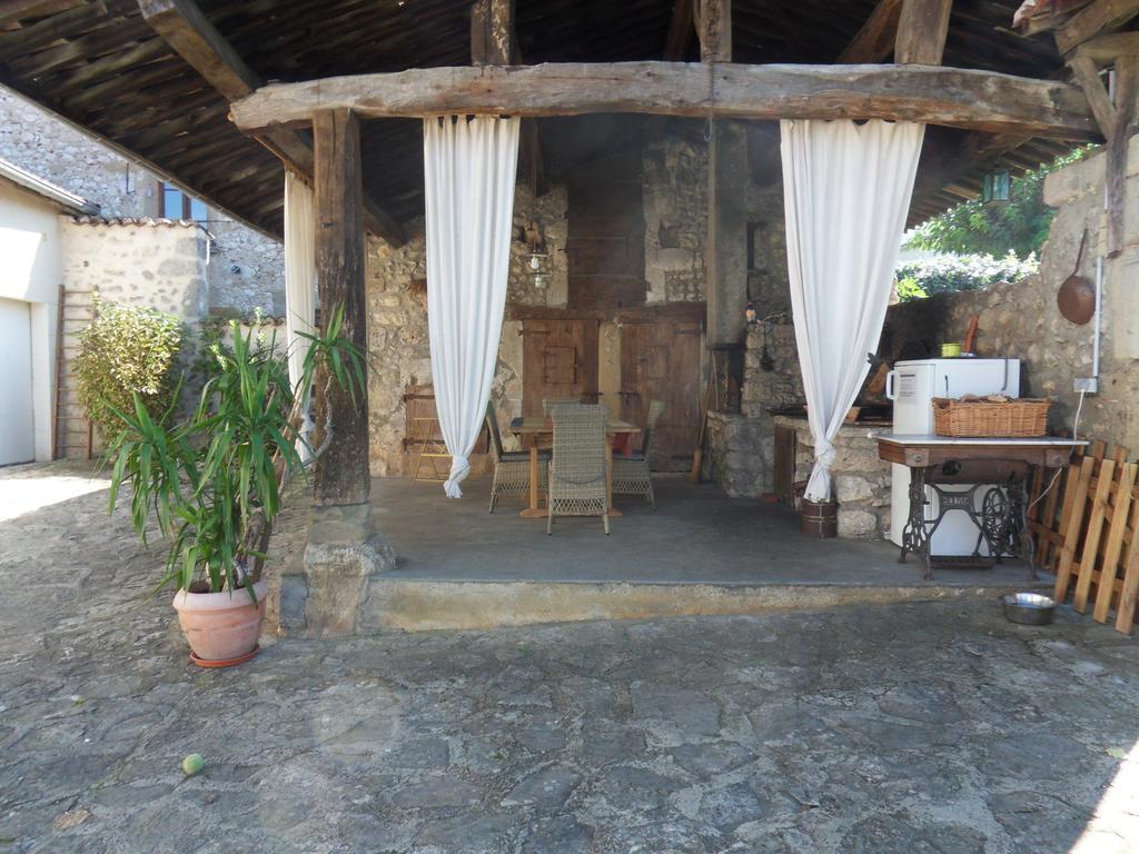L'Estapade Des Tourelons Bed and Breakfast Saint-Jean-en-Royans Exteriör bild