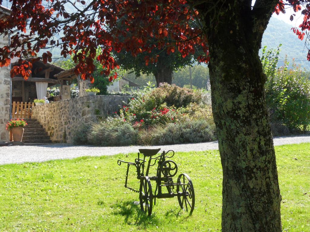 L'Estapade Des Tourelons Bed and Breakfast Saint-Jean-en-Royans Exteriör bild