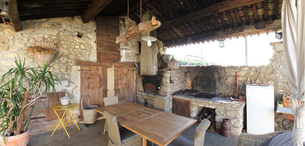L'Estapade Des Tourelons Bed and Breakfast Saint-Jean-en-Royans Exteriör bild