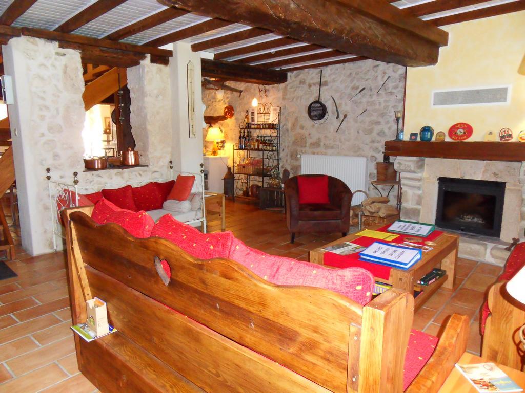 L'Estapade Des Tourelons Bed and Breakfast Saint-Jean-en-Royans Exteriör bild