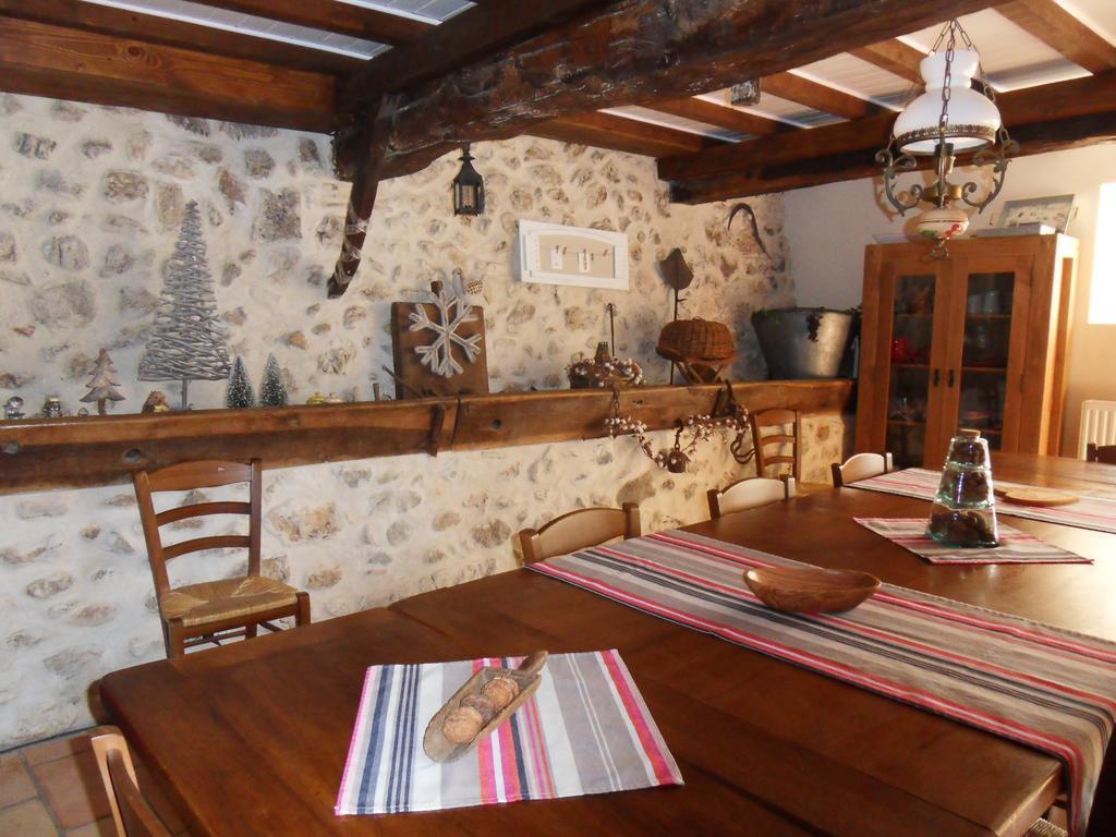 L'Estapade Des Tourelons Bed and Breakfast Saint-Jean-en-Royans Exteriör bild