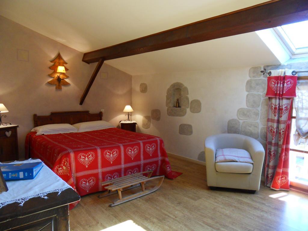 L'Estapade Des Tourelons Bed and Breakfast Saint-Jean-en-Royans Exteriör bild