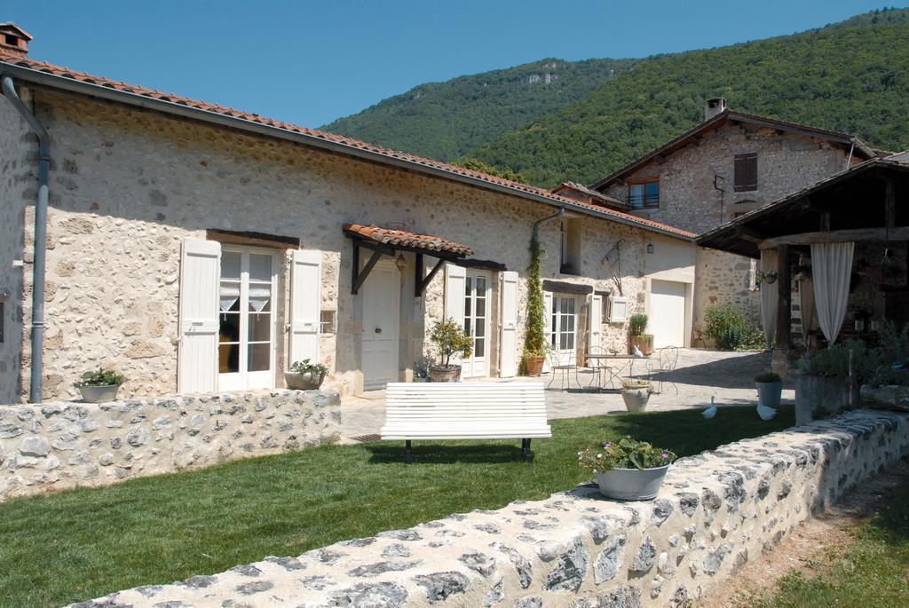 L'Estapade Des Tourelons Bed and Breakfast Saint-Jean-en-Royans Exteriör bild